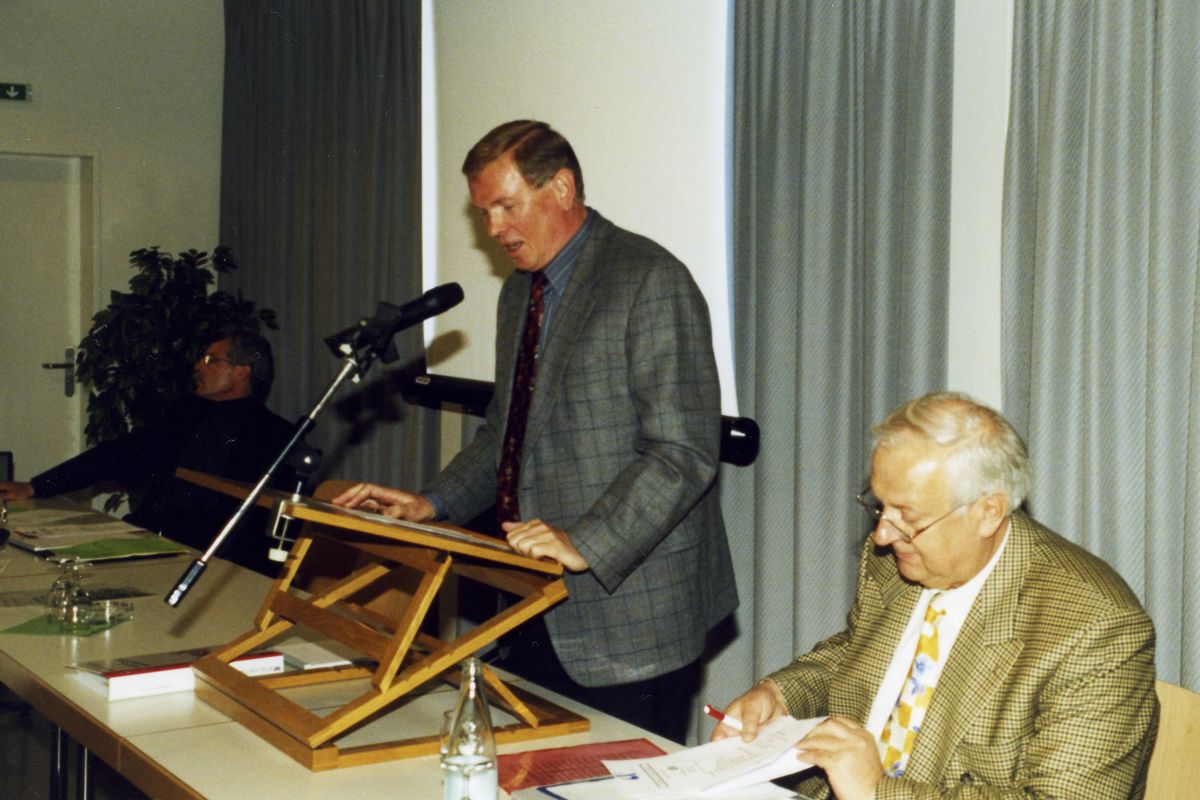 K 2002 04 GV K.H. Dahinten